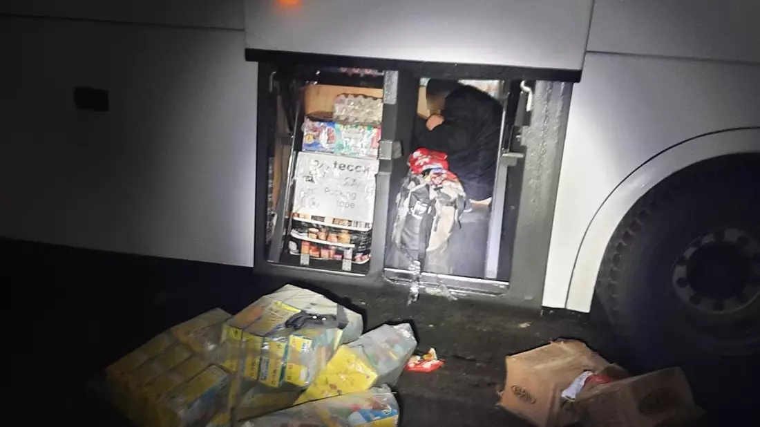 Bundespolizeidirektion München: Blinder Passagier an Bord Bundespolizisten finden Mann in Laderaum von Reisebus - Bild: presseportal.de