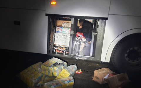 Bundespolizeidirektion München: Blinder Passagier an Bord Bundespolizisten finden Mann in Laderaum von Reisebus - Foto: presseportal.de