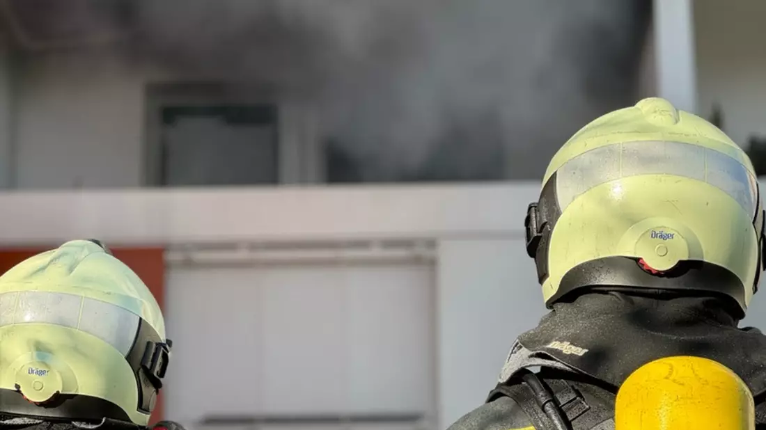 FW Dresden: Wohnungsbrand - Rauchwarnmelder alarmiert die Nachbarn - Bild: presseportal.de