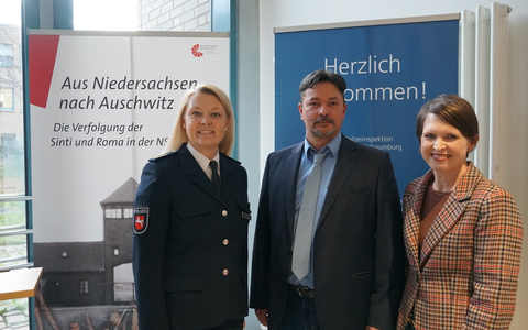 POL-GOE: Göttingen - Eröffnung der Wanderausstellung Aus Niedersachsen nach Auschwitz. Die Verfolgung der Sinti und Roma in der NS-Zeit. - Foto: presseportal.de