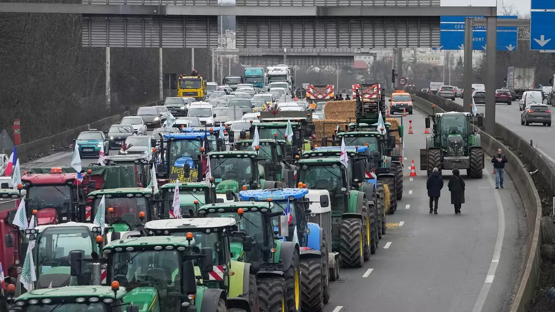 Auch in Frankreich protestieren die Landwirte gegen hohe Umweltauflagen. - Bild: Michel Euler/AP/dpa