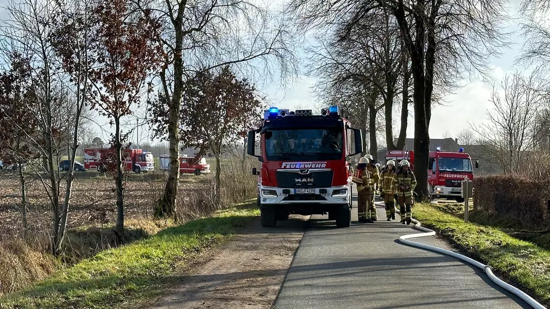 FW Osterholz-Scharm.: Landwirtschaftliches Anwesen vor Totalverlust bewahrt - Bild: presseportal.de
