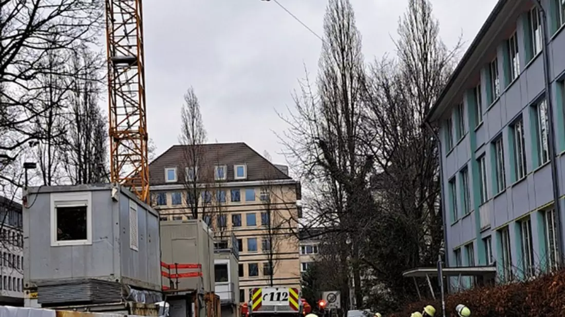 FW-M: Betriebsunfall im sechsten Obergeschoss (Schwabing) - Bild: presseportal.de