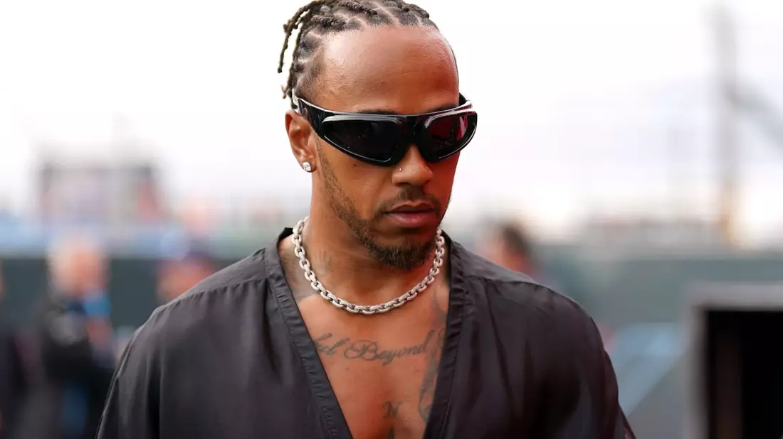 Lewis Hamilton soll sich Berichten zufolge 2025 Ferrari anschließen. - Bild: Tim Goode/Press Association/dpa