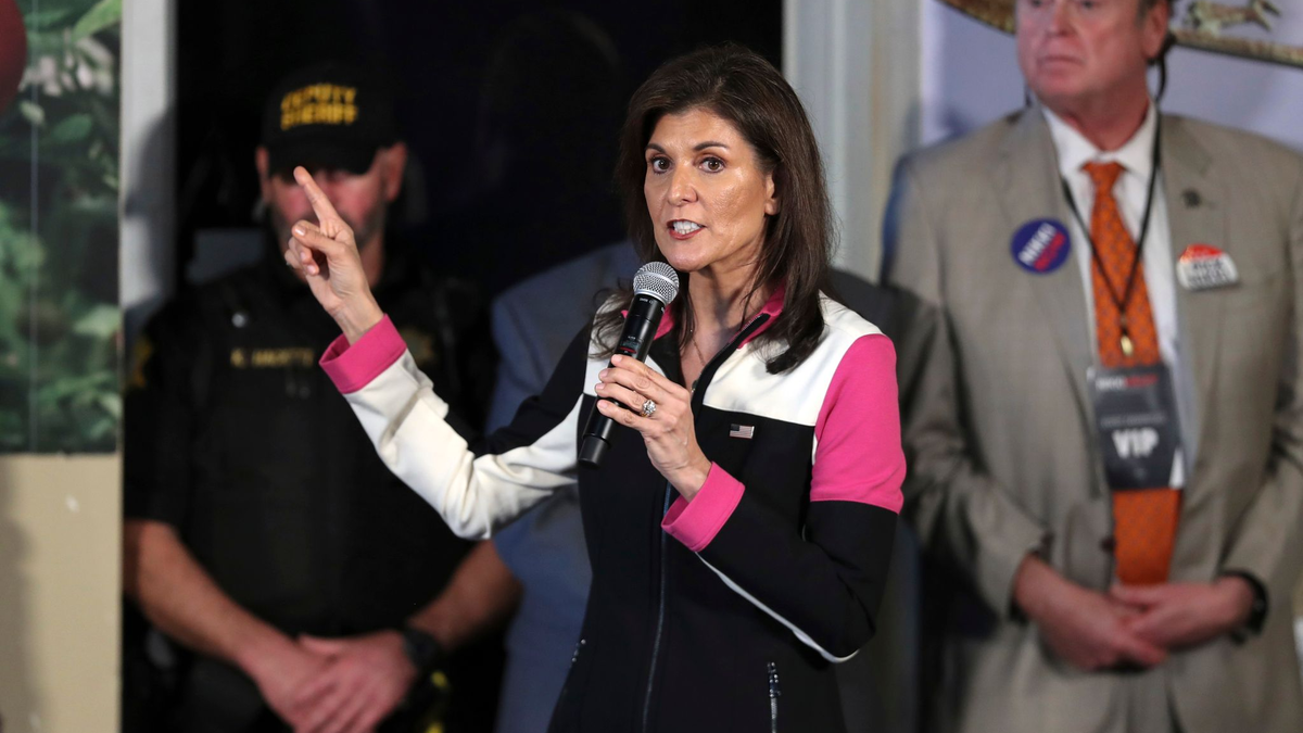 Einige Beobachter hatten erwartet, dass Nikki Haley relativ schnell nach der Abstimmung in New Hampshire vor mehr als einer Woche hinschmeißen könnte. - Foto: Artie Walker Jr./FR171867 AP/AP/dpa