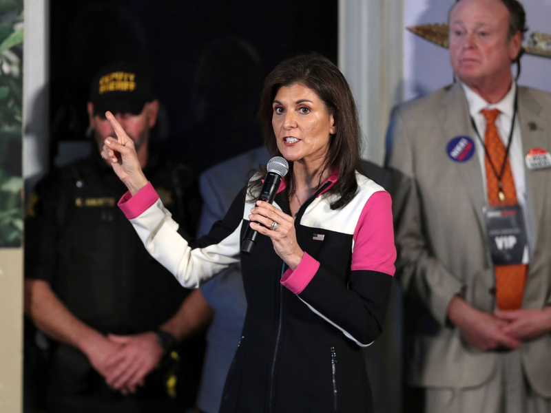 Einige Beobachter hatten erwartet, dass Nikki Haley relativ schnell nach der Abstimmung in New Hampshire vor mehr als einer Woche hinschmeißen könnte. - Foto: Artie Walker Jr./FR171867 AP/AP/dpa