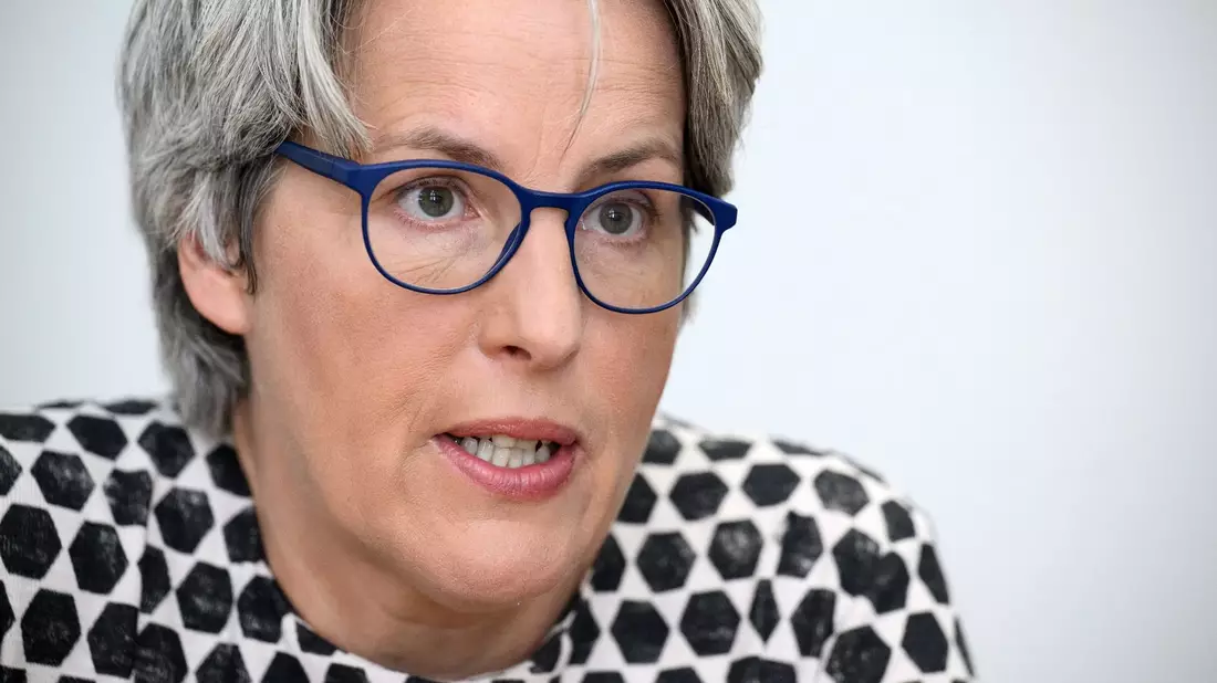 Die Missbrauchsbeauftragte Kerstin Claus kritisiert den Umgang der evangelischen Kirche mit Betroffenen sexualisierter Gewalt. - Bild: Bernd von Jutrczenka/dpa