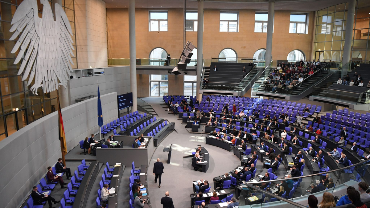 Es laufen bereits Gespräche für den Etat 2025 - und die dürften ebenfalls nicht einfach werden. Allein im Kernhaushalt klafft erneut eine Lücke im zweistelligen Milliardenbereich. - Foto: Ann-Marie Utz/dpa