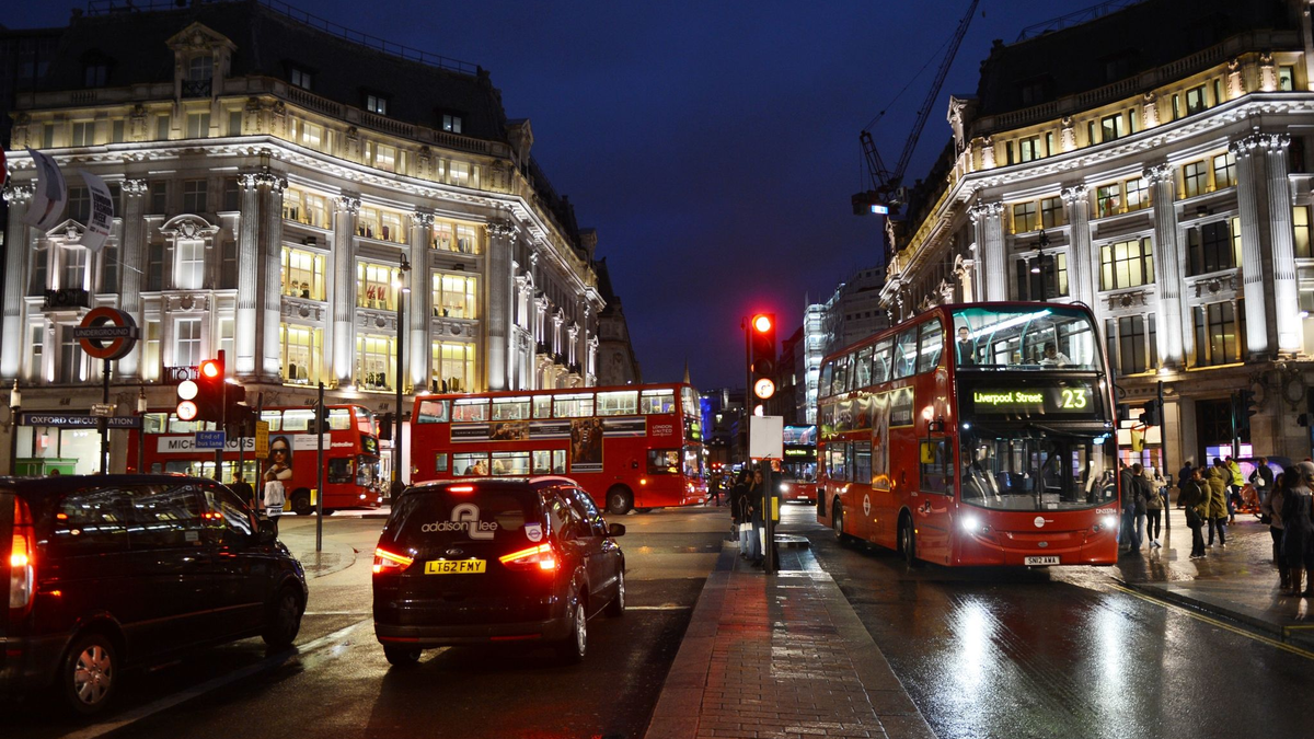 Wer sich den Londoner Verkehr mit dem eigenen Auto antun möchte, muss sich auch mit den geltenden Regeln rund um Umweltzone und City-Maut herumschlagen. - Foto: Jens Kalaene/dpa-Zentralbild/dpa