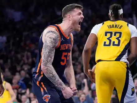 Knicks-Center Isaiah Hartenstein jubelt. - Foto: Mary Altaffer/AP