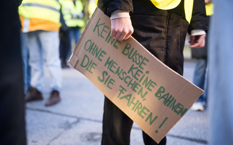 Verdi fordert unter anderem kürzere Arbeitszeiten ohne finanzielle Einbußen. - Foto: Sebastian Christoph Gollnow/dpa