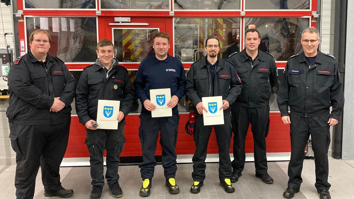 FW Rheurdt: Jahreshauptversammlung Löscheinheit Rheurdt - Wieder sieben Neuaufnahmen und zwei Übernahmen aus der Jugendfeuerwehr in die Einsatzabteilung - Foto: presseportal.de