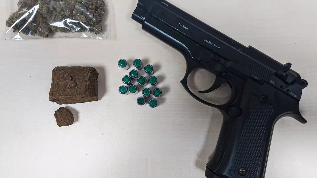 HZA-OL: ZOLL: Mit Waffe und Drogen über die Grenze - Bild: presseportal.de