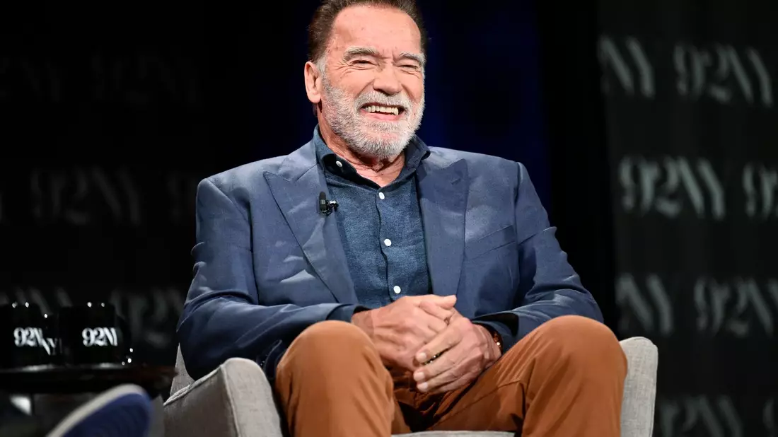 Die Enkelinnen von Arnold Schwarzenegger stehen mit den Tieren für Frühstück an. Es gibt selbstgemachte Kekse. - Bild: Evan Agostini/Invision/AP/dpa
