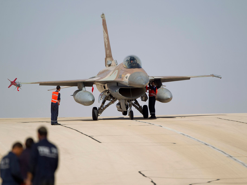 Denkbar ist eine Kombination aus Luftschlägen und verdeckten Operationen. - Foto: Ariel Schalit/AP/dpa