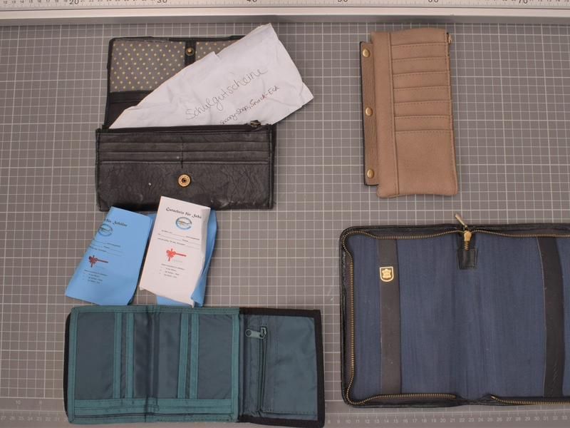 POL-EL: Twist - Geldbörsen gefunden - Eigentümer*innen gesucht (Foto) - Foto: presseportal.de