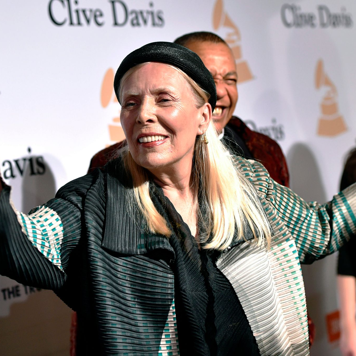 Joni Mitchell hat bereits neun Grammys gewonnen. In diesem Jahr tritt sie zum ersten mal in der Show auch auf. - Foto: John Shearer/Invision/AP/dpa