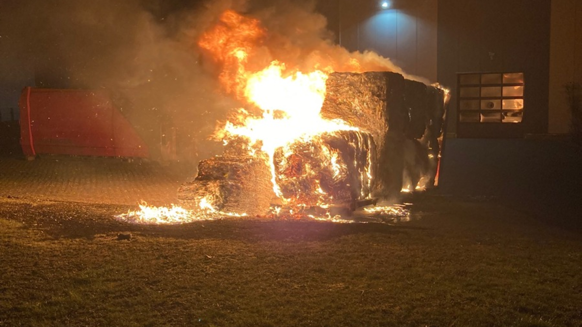 POL-WES: Kamp- Lintfort - Brand eines Papiercontainers - Foto: presseportal.de