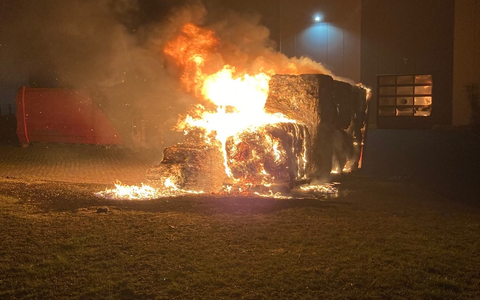 POL-WES: Kamp- Lintfort - Brand eines Papiercontainers - Foto: presseportal.de