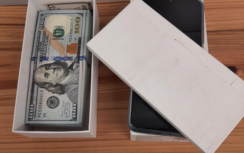 BPOLI DD: Handyverpackung als Geldversteck - Foto: presseportal.de