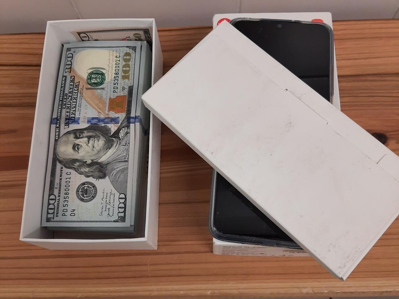 BPOLI DD: Handyverpackung als Geldversteck - Foto: presseportal.de