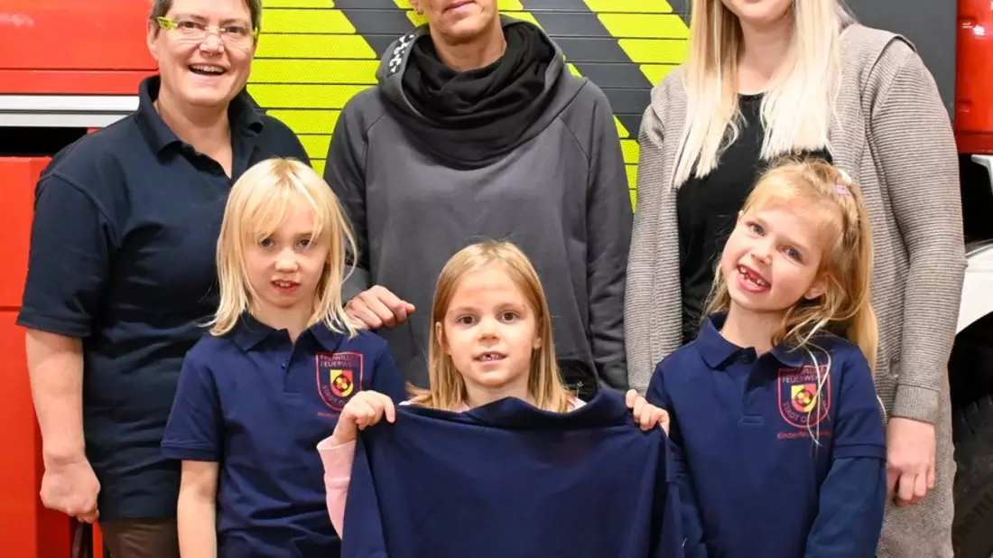 FF Olsberg: T-Shirts für die Löschfüchse in Olsberg - Bild: presseportal.de