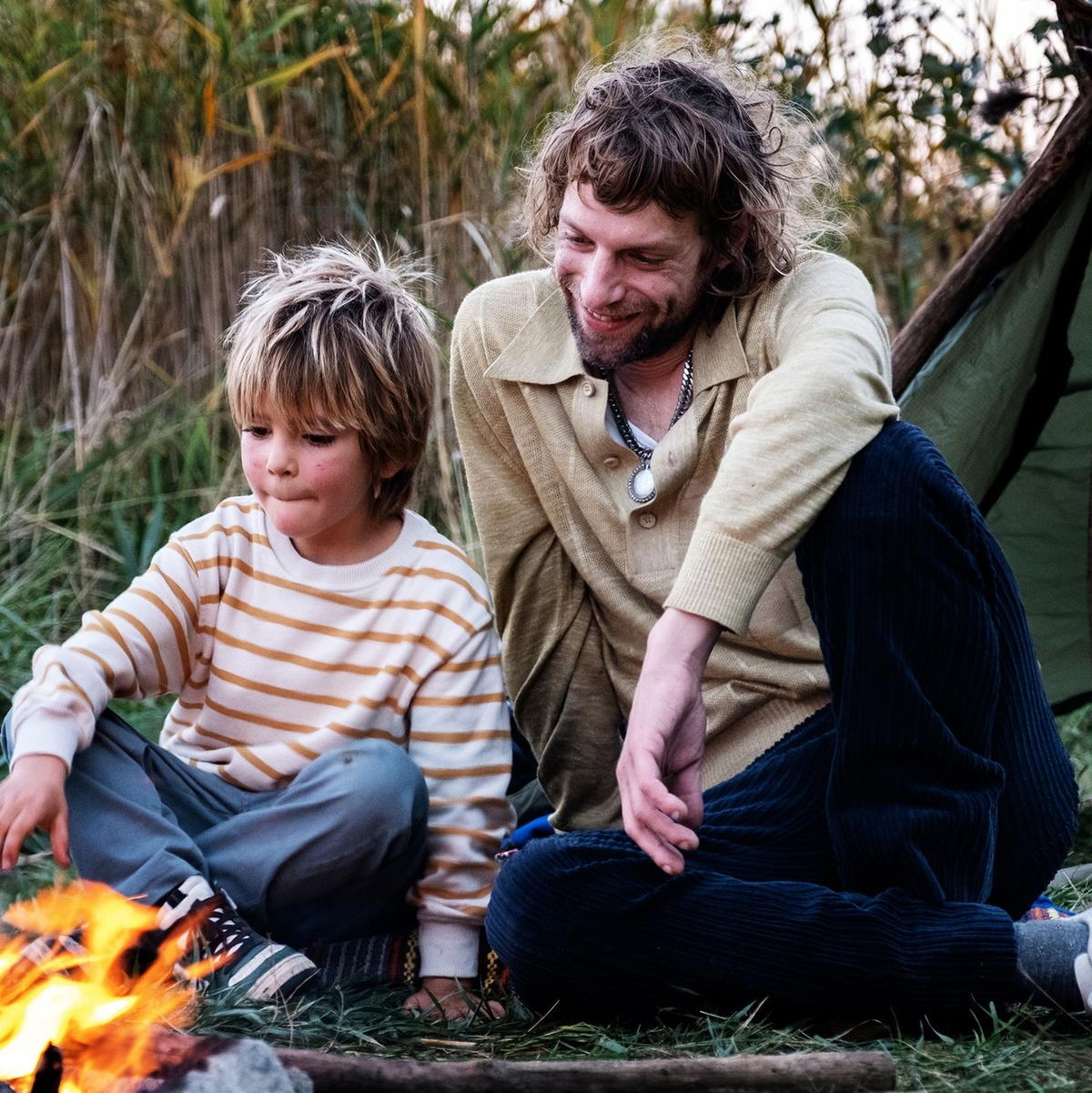 Rickerl (Voodoo Jürgens) möchte ein guter Vater für seinen Sohn Dominik (Ben Winkler) sein. - Foto: Alessio M.Schroder/Pandora Film/dpa