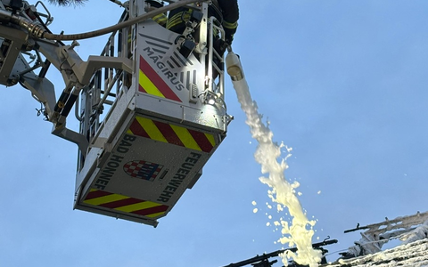 FW Bad Honnef: 110 Einsatzkräfte bei erneutem Großbrand in Bad Honnef im Einsatz - Foto: presseportal.de