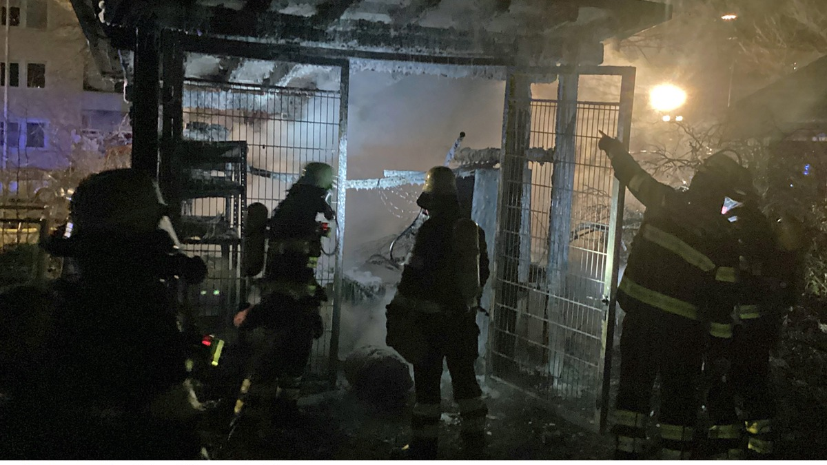 FW-M: Es brennt gegenüber (Aubing) - Foto: presseportal.de