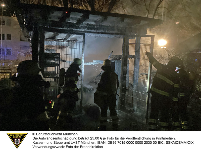 FW-M: Es brennt gegenüber (Aubing) - Foto: presseportal.de