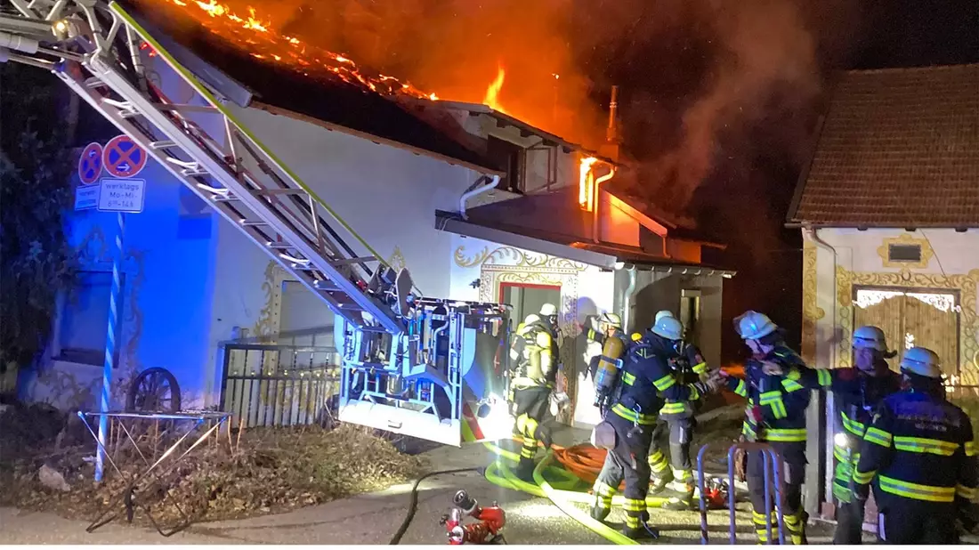 FW-M: Gebäude in Vollbrand (Lochhausen) - Bild: presseportal.de
