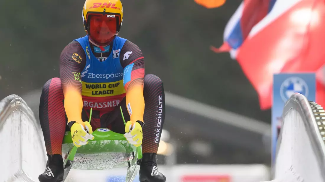 Kam nach einem Fahrfehler im ersten Lauf noch zum Sieg: Max Langenhan. - Bild: Robert Michael/dpa