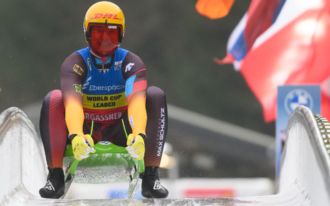 Kam nach einem Fahrfehler im ersten Lauf noch zum Sieg: Max Langenhan. - Foto: Robert Michael/dpa