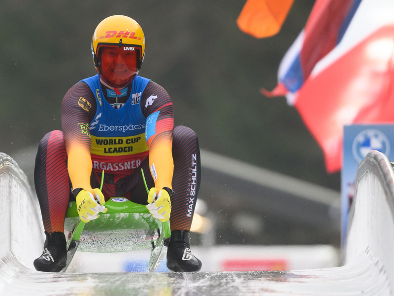 Kam nach einem Fahrfehler im ersten Lauf noch zum Sieg: Max Langenhan. - Foto: Robert Michael/dpa
