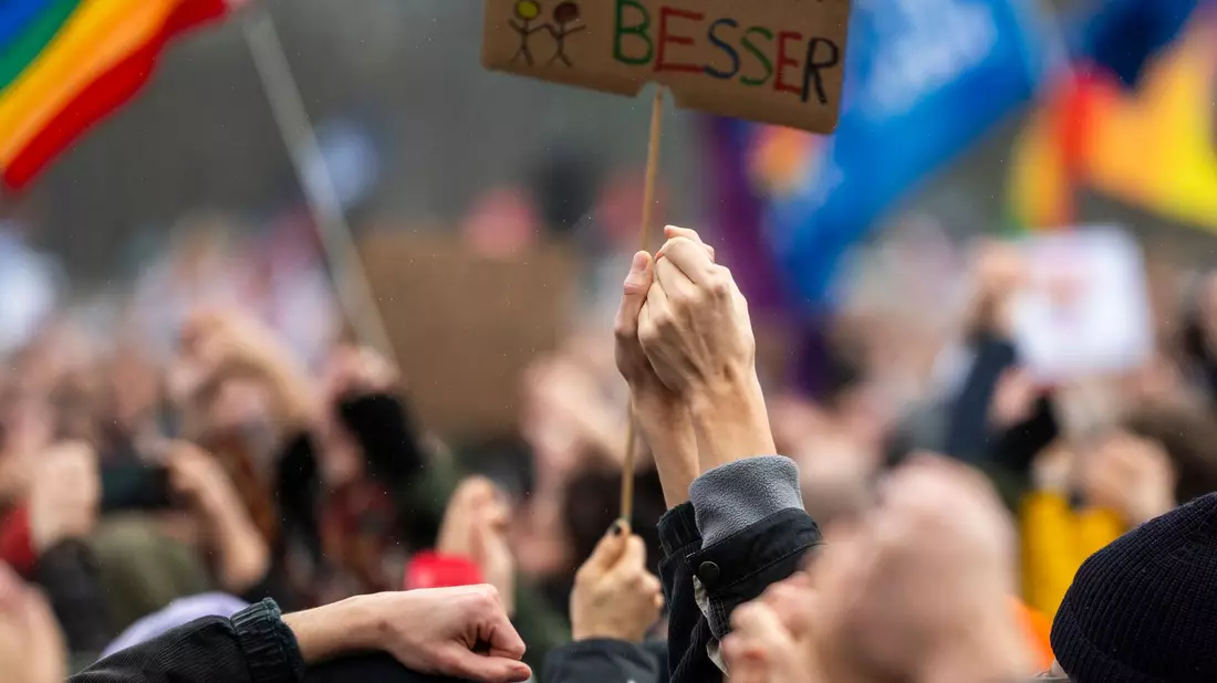 Gegen rechts und gegen die AfD - Demonstration in Berlin. - Bild: Christophe Gateau/dpa