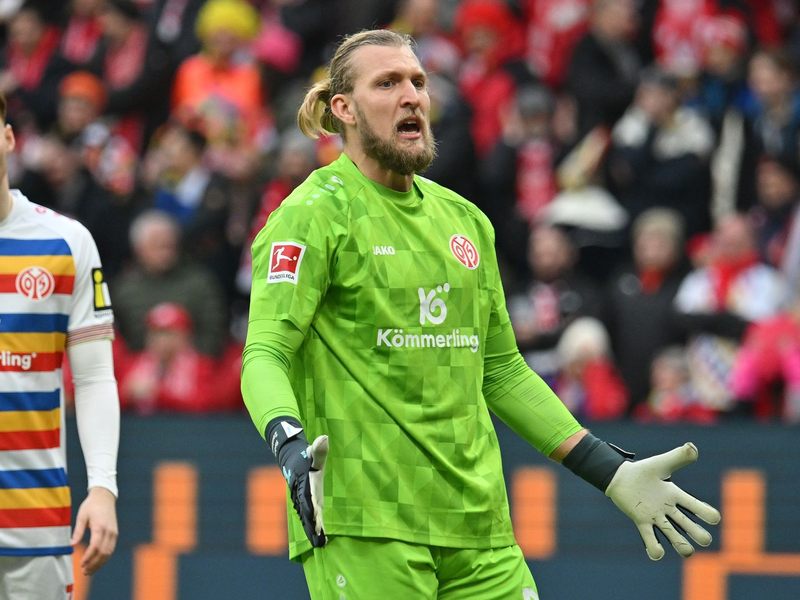 Kassierte in der zweiten Minute den ersten Treffer: Mainzer Torwart Robin Zentner. - Foto: Torsten Silz/dpa