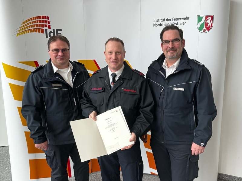 FW Menden: Beförderung nach bestandener Prüfung - Foto: presseportal.de