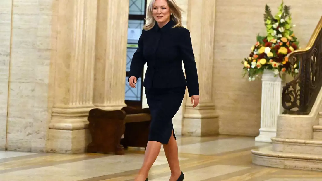 Michelle O'Neill in der Großen Halle des Parlamentsgebäudes in Stormont (bei Belfast). - Bild: Oliver Mcveigh/PA Wire/dpa