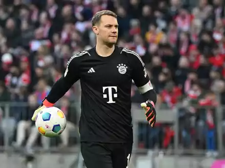 Bayern-Torwart Manuel Neuer freut sich auf das Topspiel gegen Bayer Leverkusen. - Foto: Angelika Warmuth/dpa