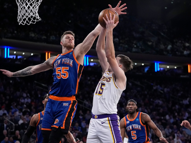 Isaiah Hartenstein (l) von den New York Knicks konnte die Niederlage gegen die Los Angeles Lakers nicht verhindern. - Foto: Frank Franklin II/AP