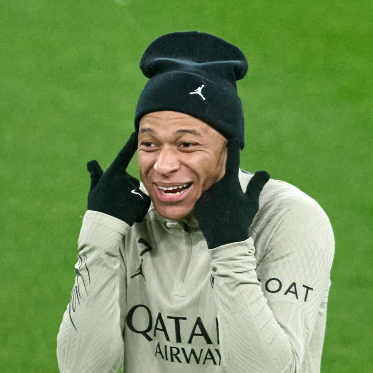 Superstar Kylian Mbappé kehrte im letzten Gruppenspiel der Franzosen in die Startelf zurück - mit Maske. - Foto: Bernd Thissen/dpa