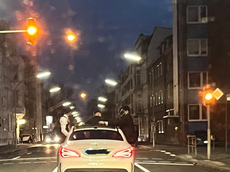 POL-WHV: Hochzeitskonvoi durch die Polizei angehalten - mehrere Verfahren eingeleitet! - Foto: presseportal.de