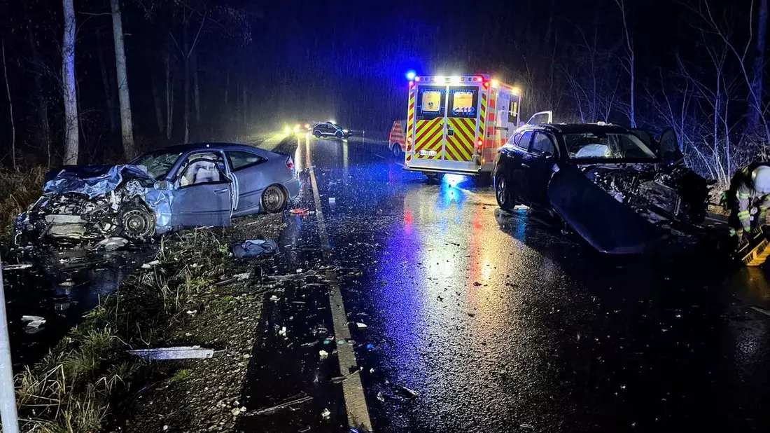 FW Helmstedt: Schwerer Verkehrsunfall auf der B244 - Bild: presseportal.de