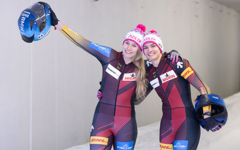Laura Nolte (l) und Neele Schuten siegten in Sigulda im Zweierbob. - Foto: Expa/Johann Groder/APA/dpa