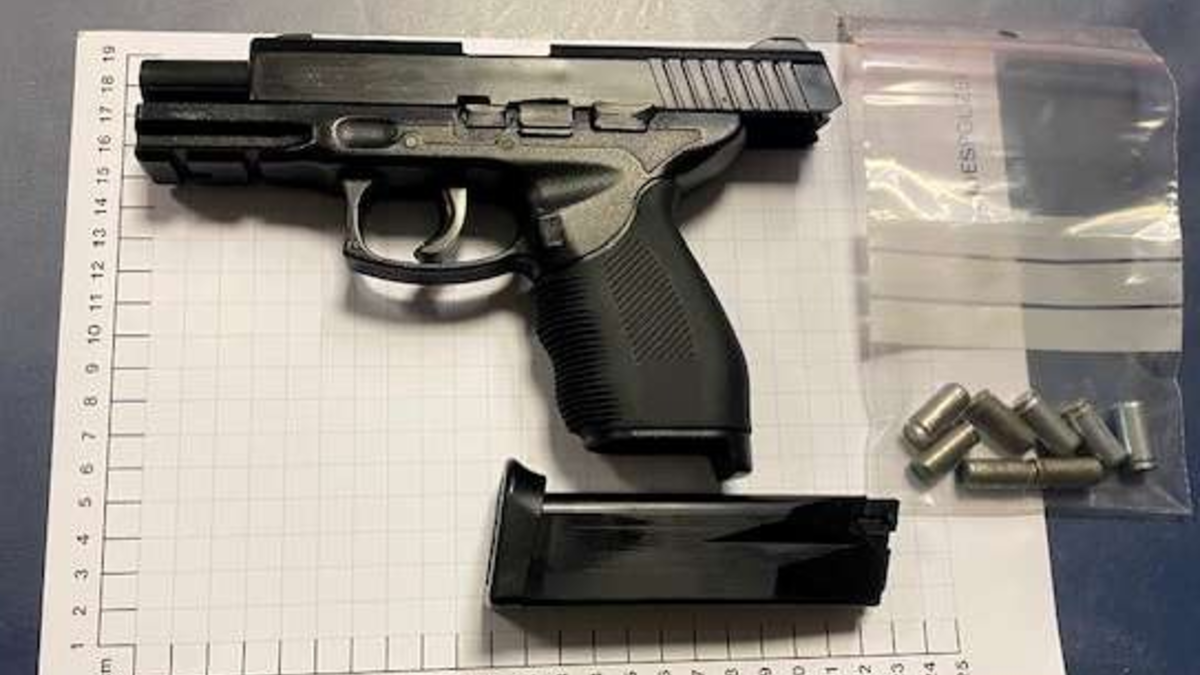 BPOL NRW: Bundespolizisten stellen Waffe bei Minderjährigem fest - Foto: presseportal.de