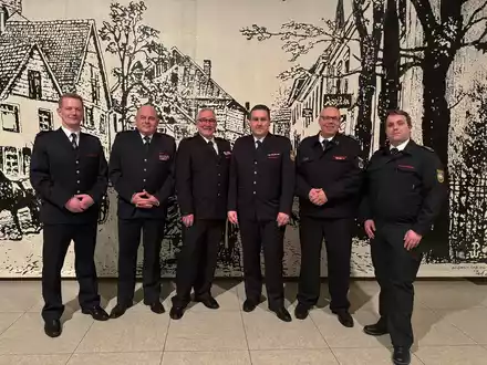 FW-EN: Rolf-Erich Rehm nun Ehrenpräsident des Kreisfeuerwehrverbandes - Markus Neuhaus neuer Präsident - Andreas Bleck mit silberner Ehrennadel geehrt - Foto: presseportal.de