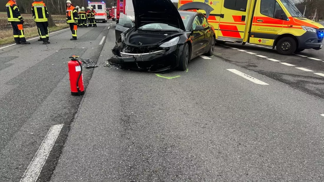 FW-ROW: Schwerer Verkehrsunfall mit Krankentransportwagen - Bild: presseportal.de
