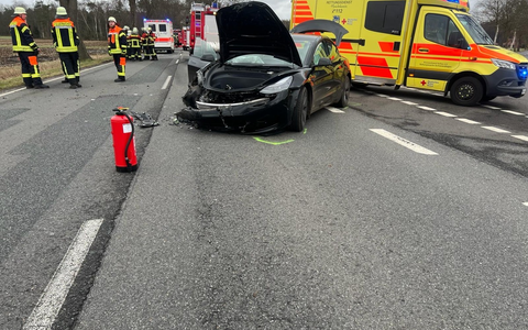 FW-ROW: Schwerer Verkehrsunfall mit Krankentransportwagen - Foto: presseportal.de