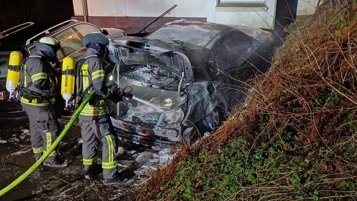 FW-EN: Wetter (Ruhr) - Fahrzeugbrand in der Nacht - Foto: presseportal.de