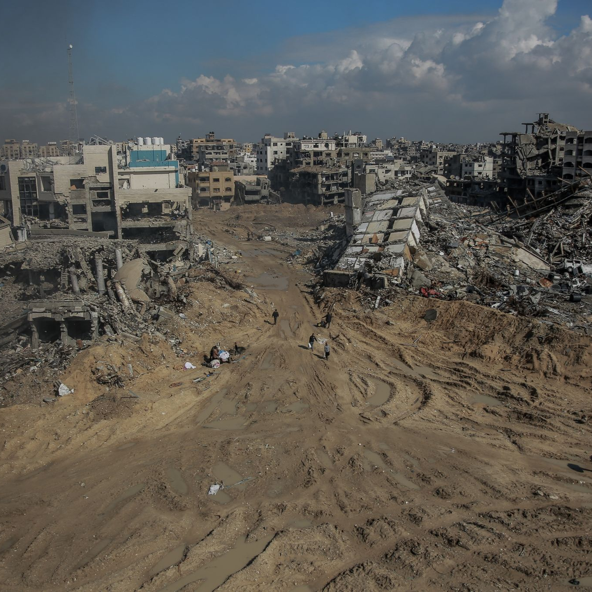 Ein Blick auf die Schäden im Bereich der Al-Maqousi-Türme, des Al-Mashtal-Hotels und der Al-Khalidi-Moschee nach dem Rückzug der israelischen Armee aus dem Norden der Stadt Gaza. - Foto: Omar Ishaq/dpa